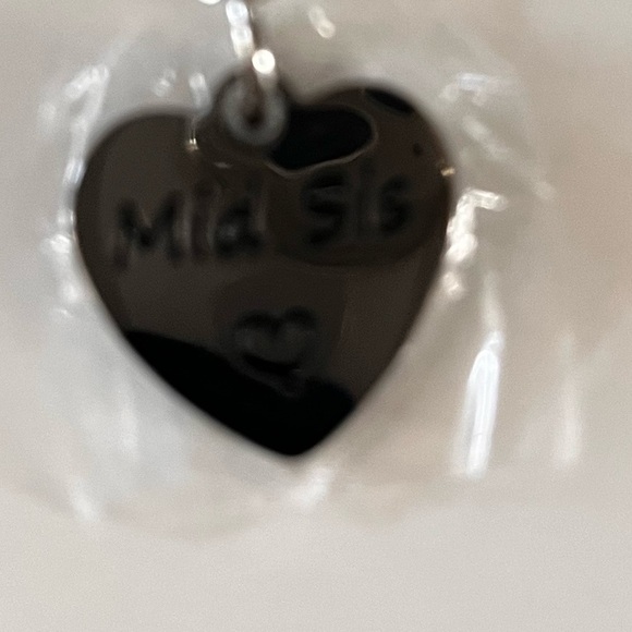 Middle sister stainless steel heart necklace 20 inch chain Mid Sis NEW WITH TAGS - Picture 5 of 6